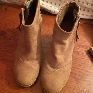 Toms suede wedges size 7